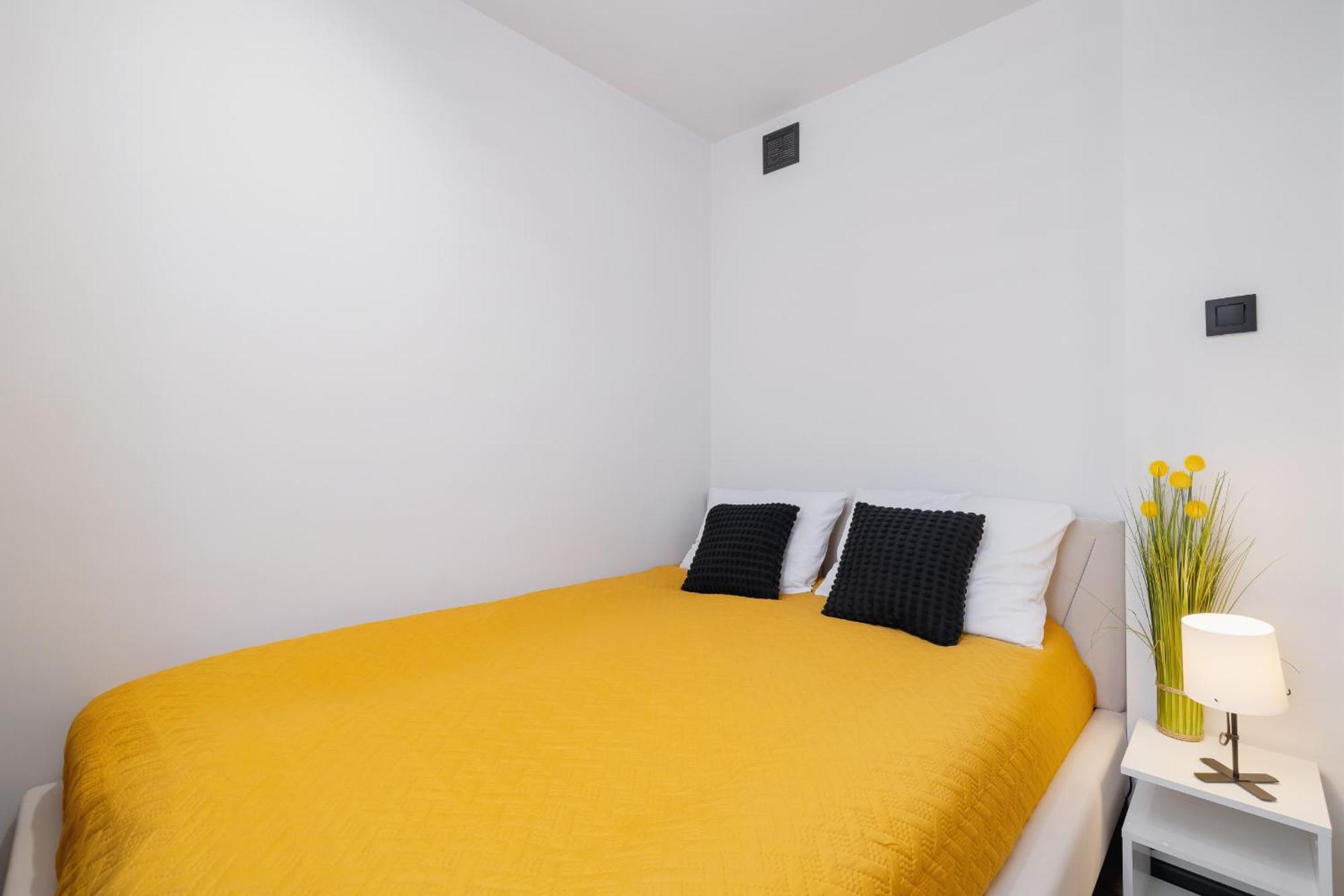 City Center One-Bedroom Apartment With Bathtub By Noclegi Renters Rzeszow Exterior photo